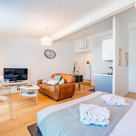 Superbe Climatise Avec Terrasse En Hyper Centre Appartement *